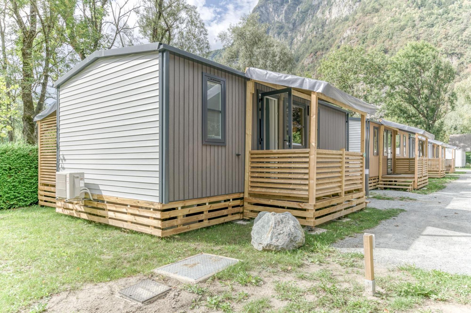 Camping Rcn Belledonne Le Bourg-dʼOisans Exterior foto
