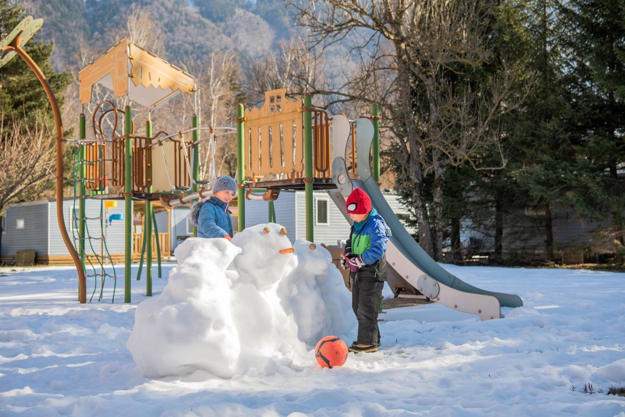 Camping Rcn Belledonne Le Bourg-dʼOisans Exterior foto