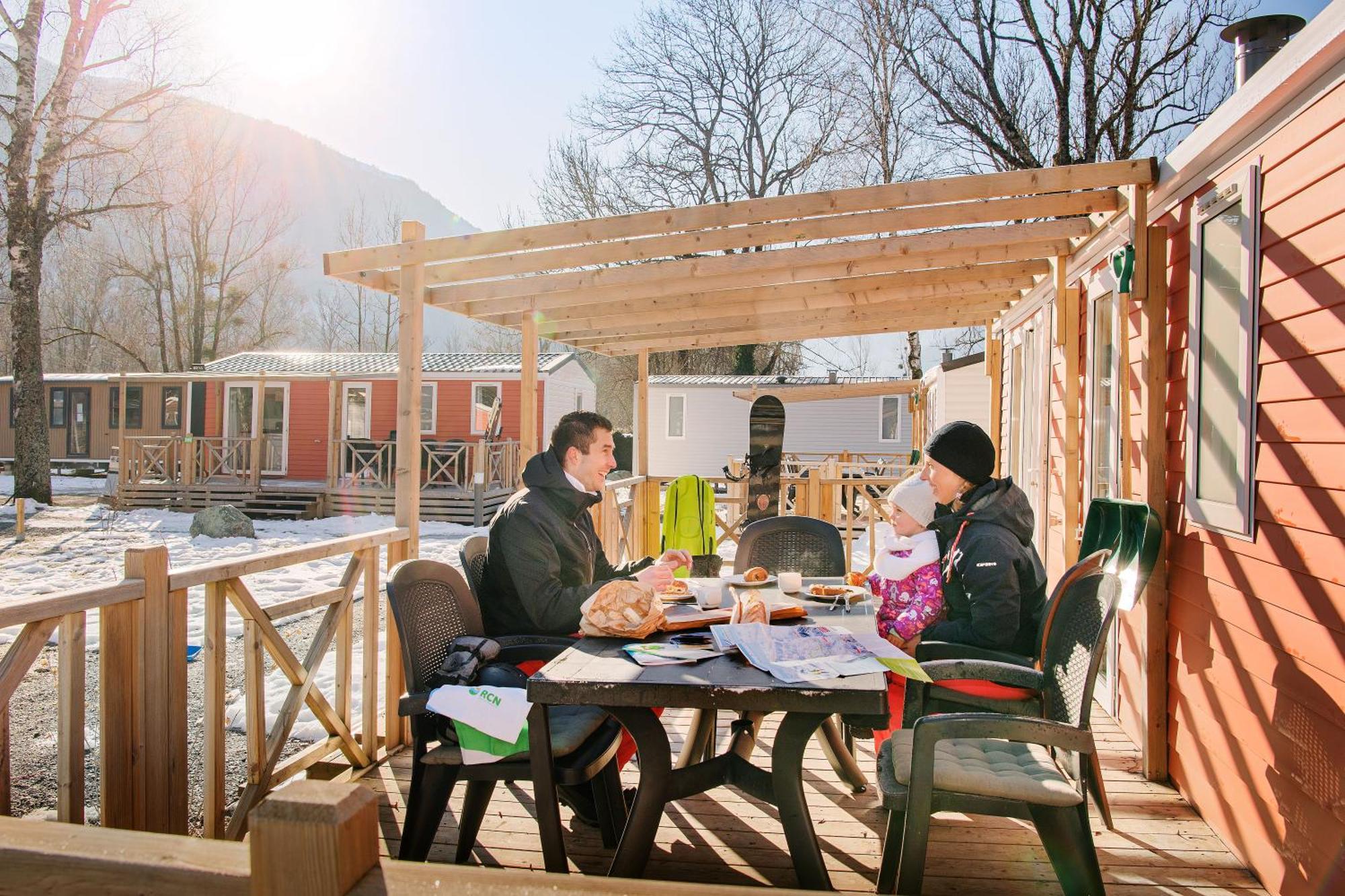 Camping Rcn Belledonne Le Bourg-dʼOisans Exterior foto