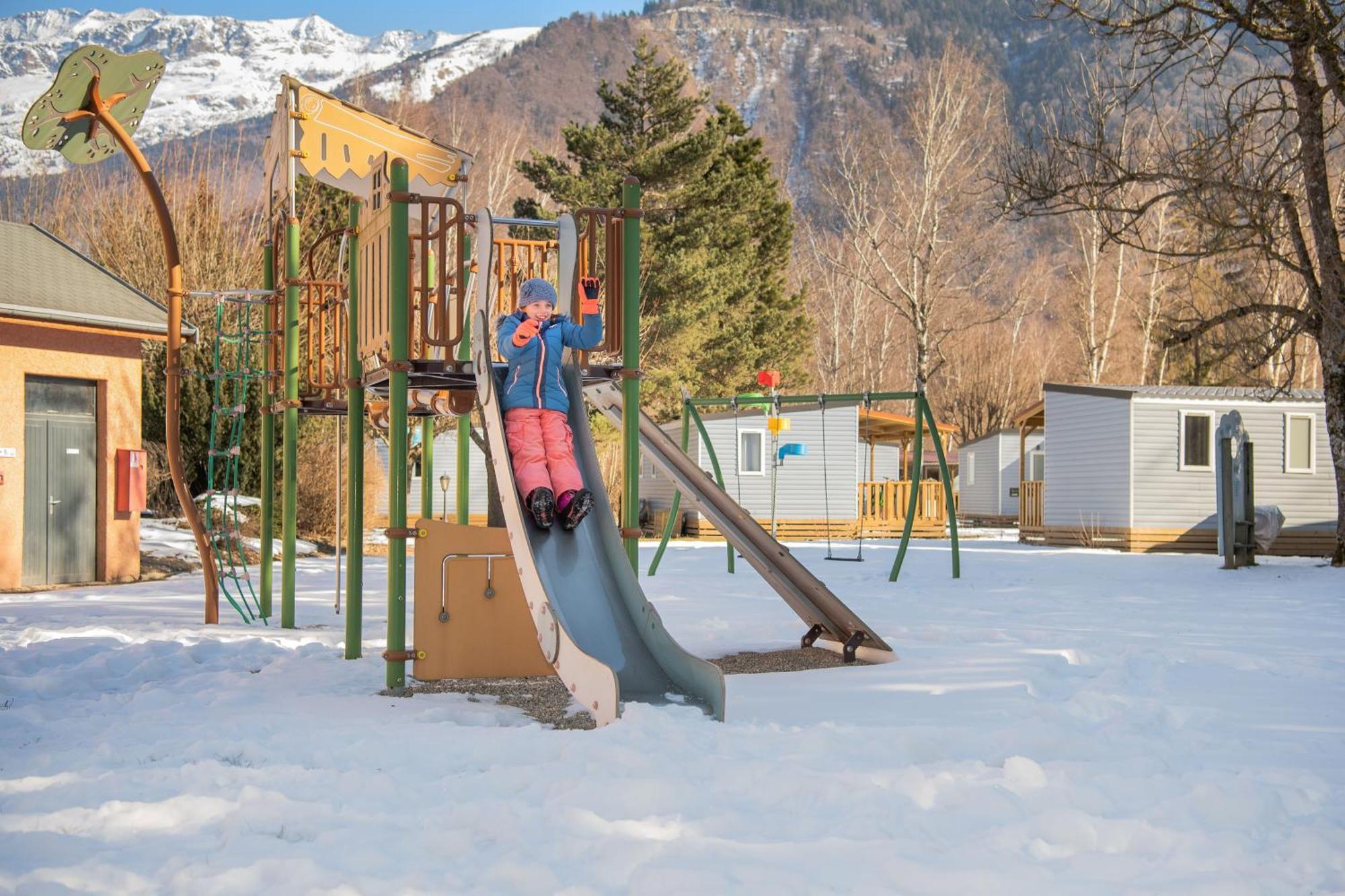 Camping Rcn Belledonne Le Bourg-dʼOisans Exterior foto