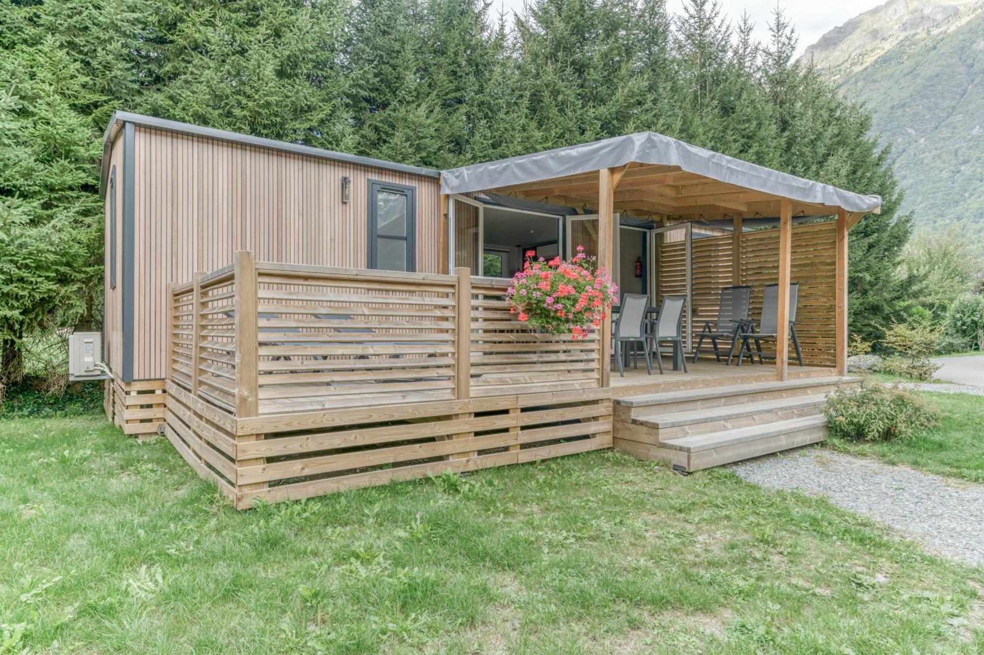 Camping Rcn Belledonne Le Bourg-dʼOisans Exterior foto