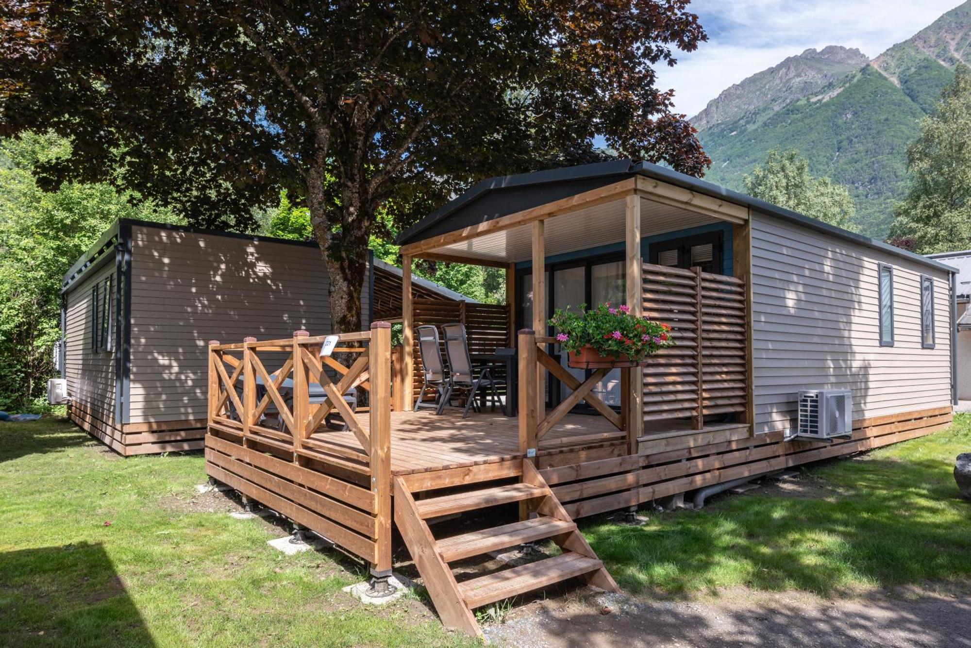 Camping Rcn Belledonne Le Bourg-dʼOisans Exterior foto