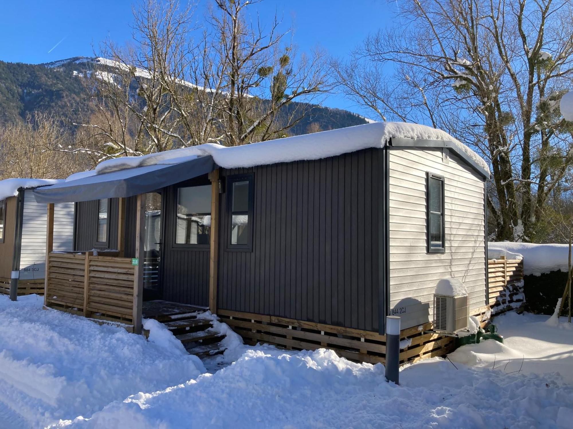 Camping Rcn Belledonne Le Bourg-dʼOisans Exterior foto