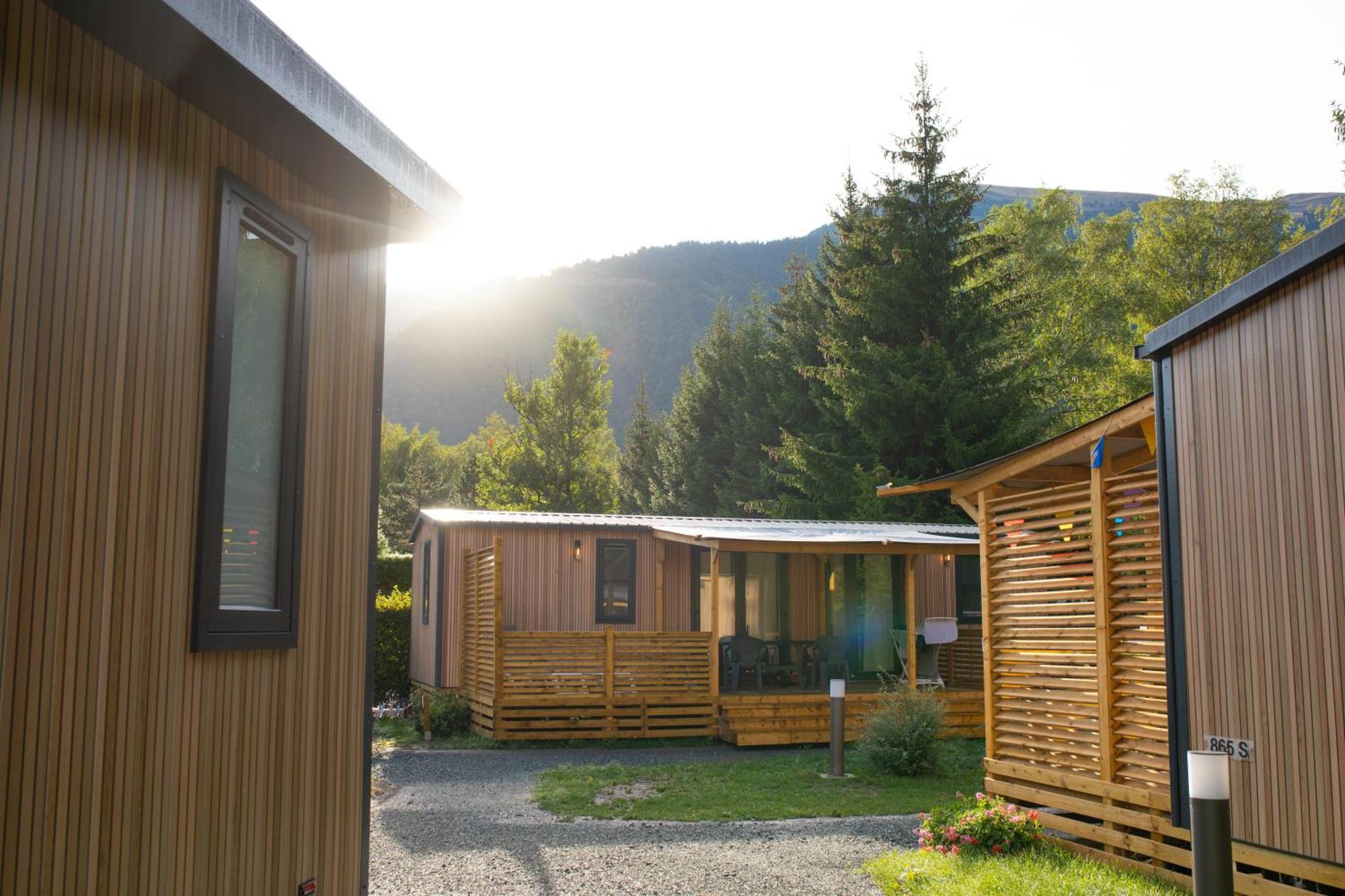 Camping Rcn Belledonne Le Bourg-dʼOisans Exterior foto
