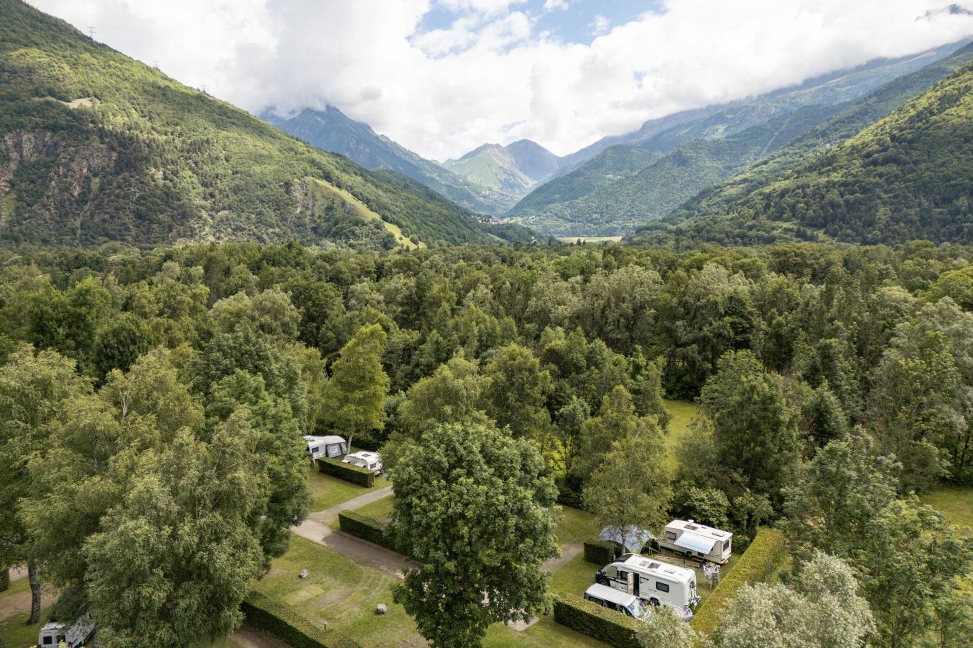 Camping Rcn Belledonne Le Bourg-dʼOisans Exterior foto