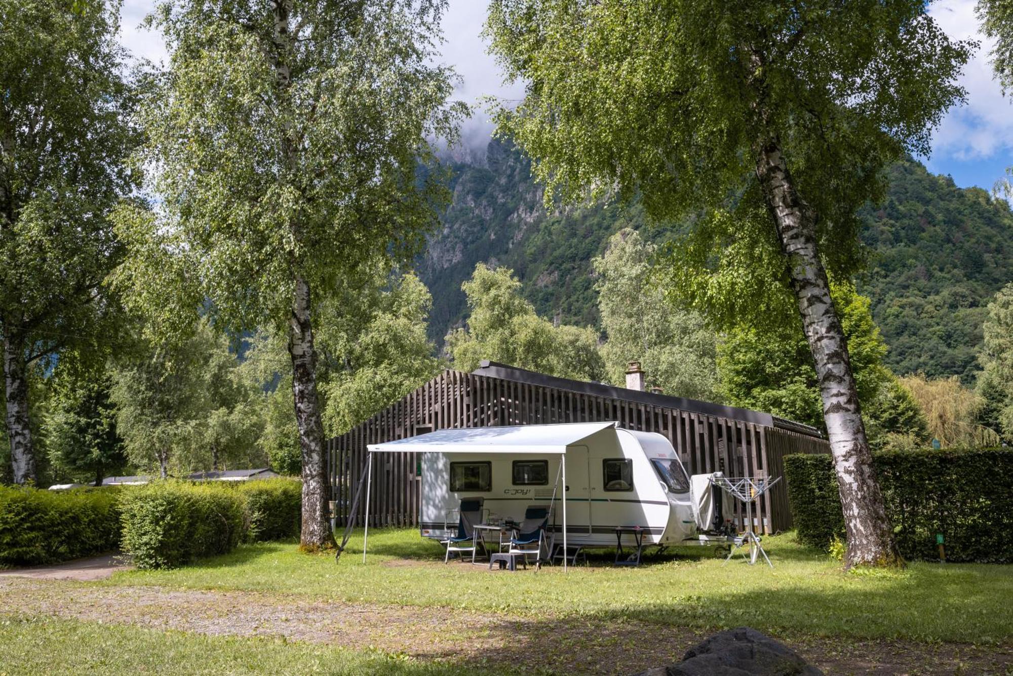 Camping Rcn Belledonne Le Bourg-dʼOisans Exterior foto