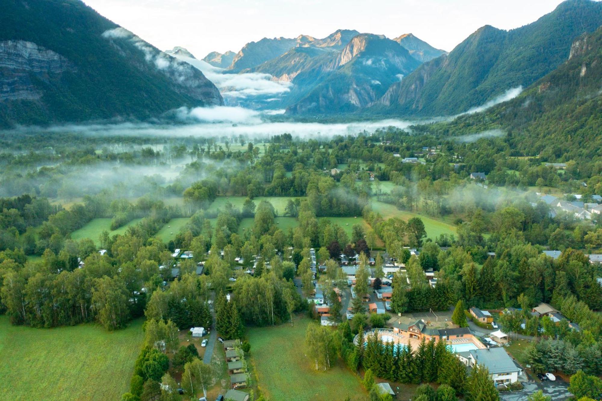 Camping Rcn Belledonne Le Bourg-dʼOisans Exterior foto
