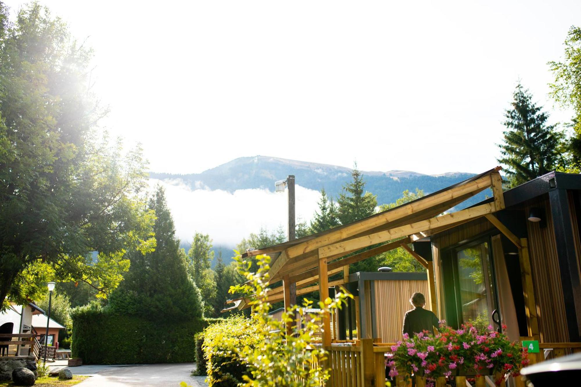 Camping Rcn Belledonne Le Bourg-dʼOisans Exterior foto