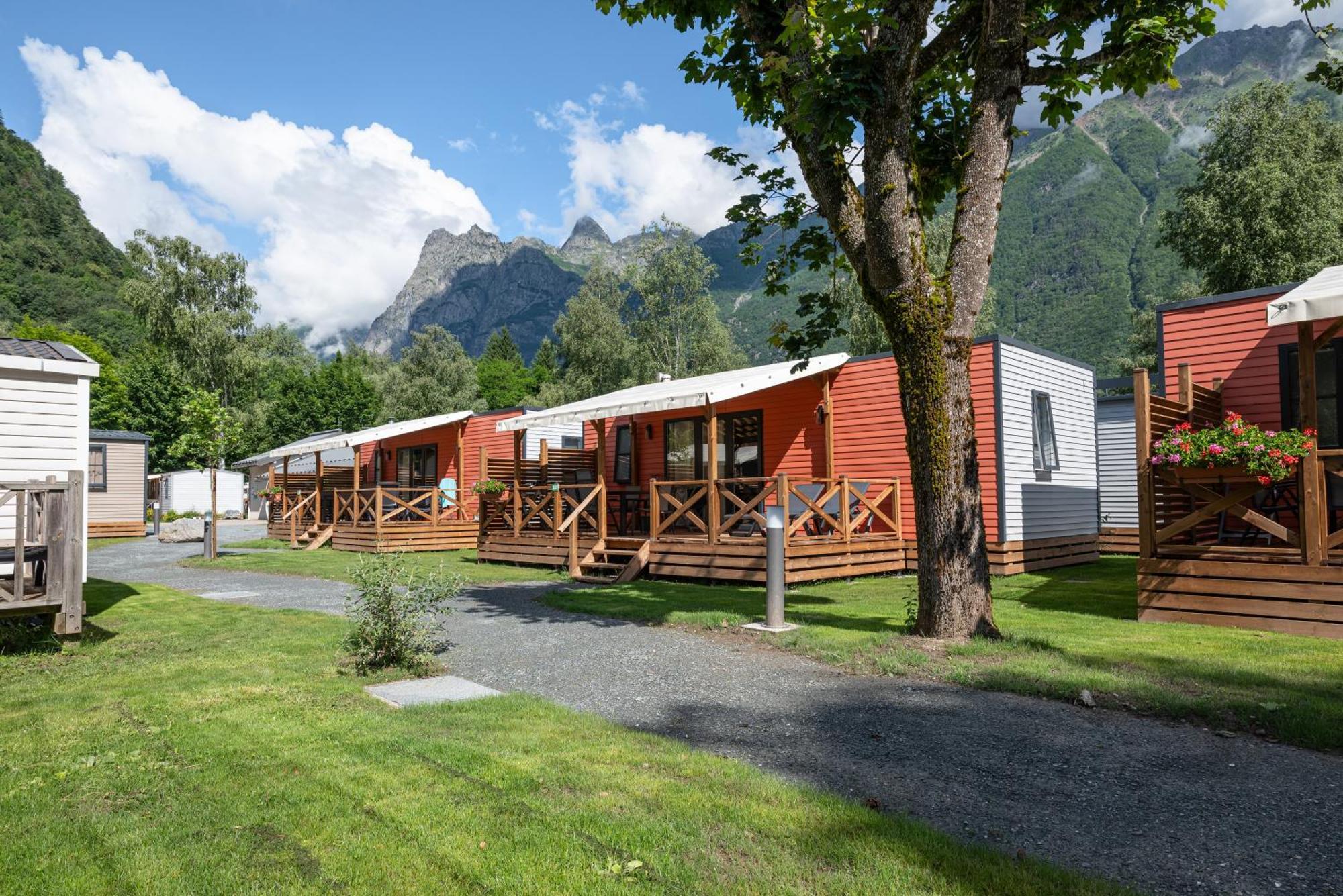 Camping Rcn Belledonne Le Bourg-dʼOisans Exterior foto