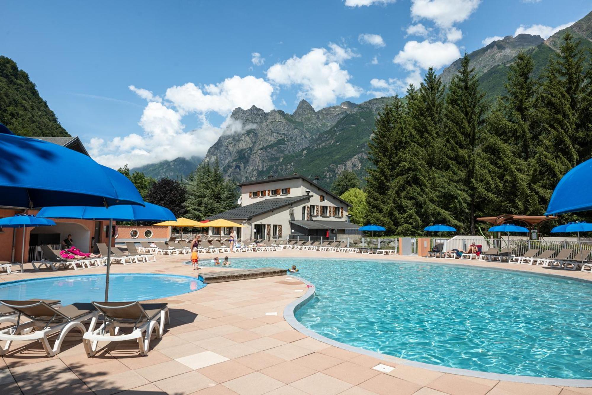 Camping Rcn Belledonne Le Bourg-dʼOisans Exterior foto