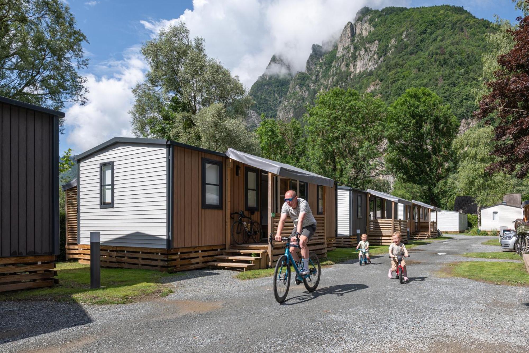 Camping Rcn Belledonne Le Bourg-dʼOisans Exterior foto
